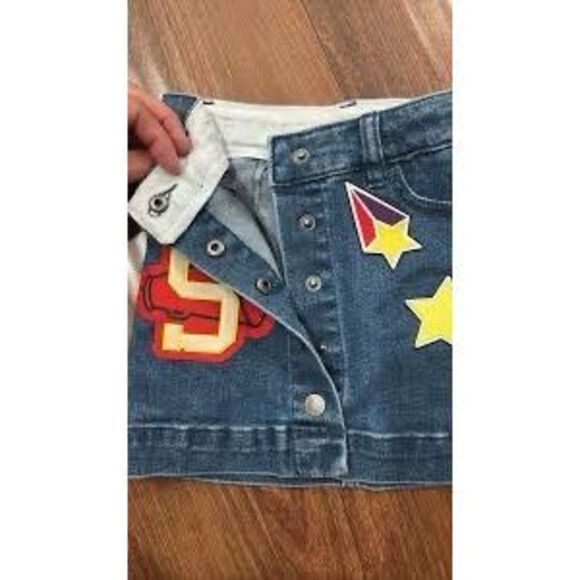NWT Stella McCartney Kids “Varsity Badges Denim Skirt". Size 3 toddler - Picture 3 of 12